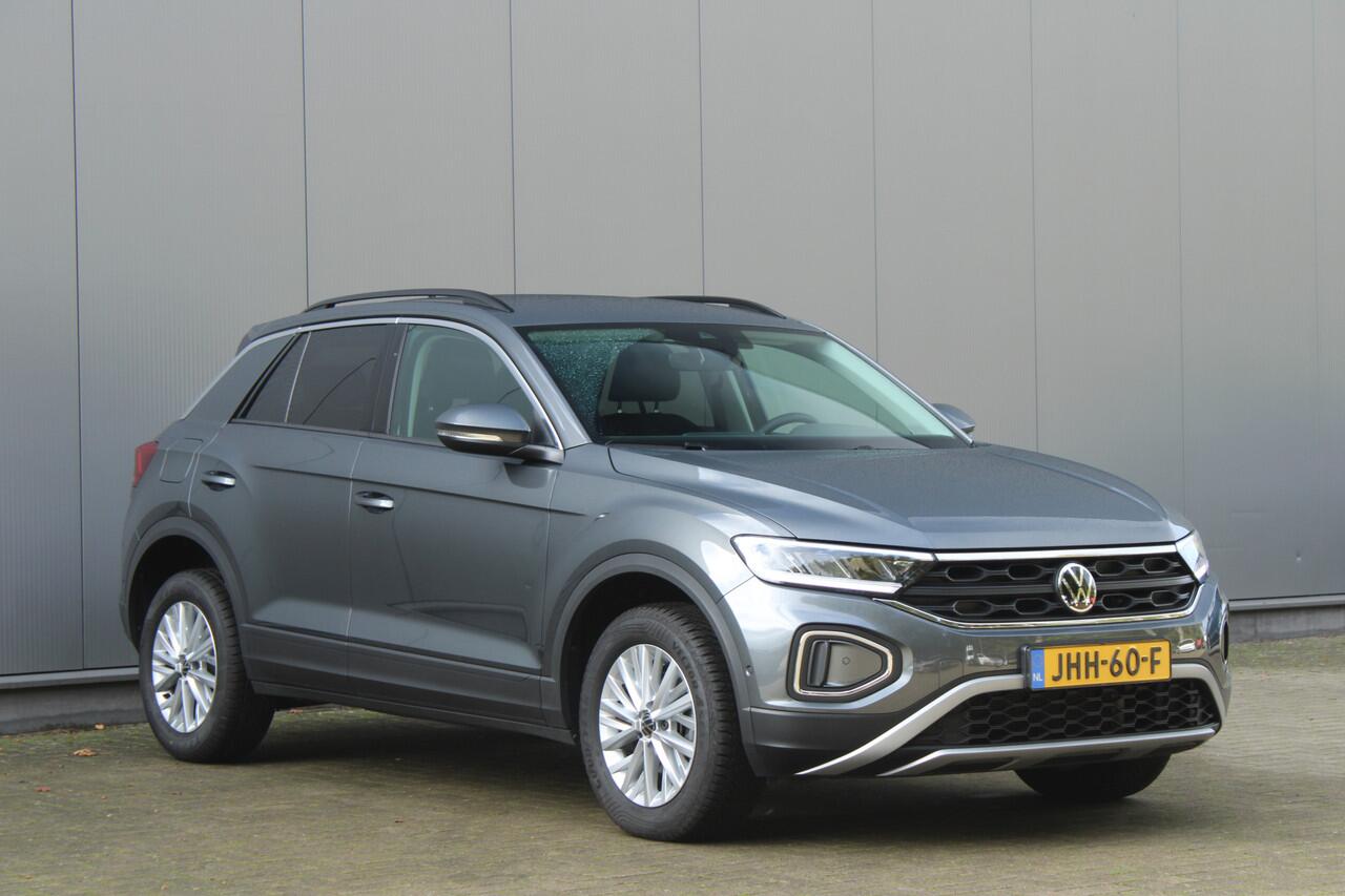 Volkswagen T-Roc 1.0 TSI 115pk Life | Apple Carplay/Android Auto | Climate Control | Lane Assist | Stoelverwarming | PDC | All Season banden