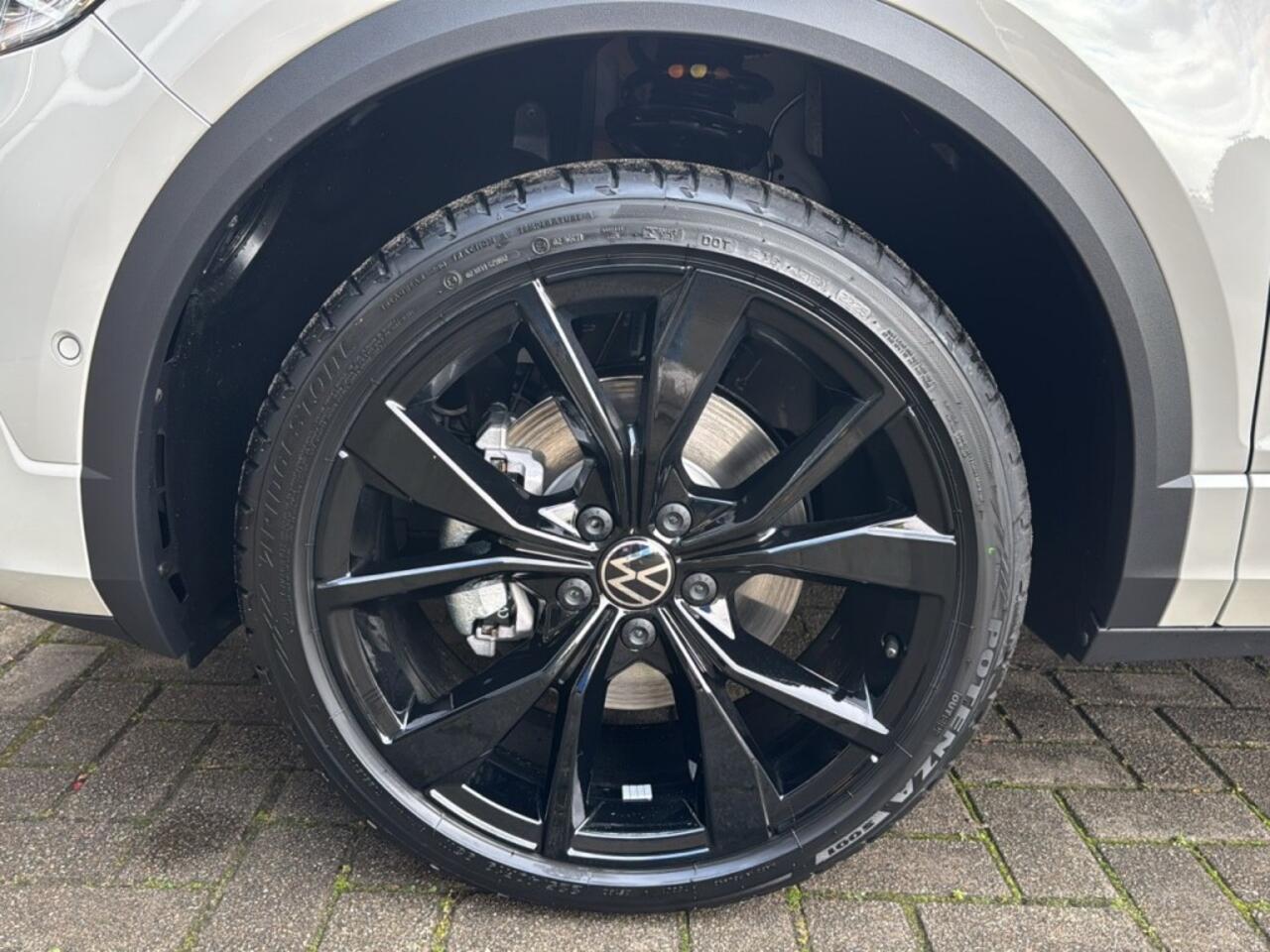 Volkswagen T-Roc 1.5 TSI DSG R-LINE BLACK-OPTIC PANO-DAK/CAMERA/TREKHAAK/CARPLAY/E-KLEP