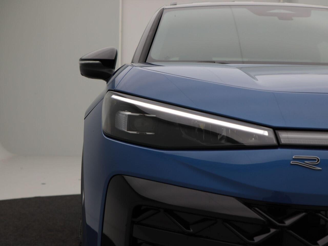 Volkswagen T-Roc R-Line First Edition 1.5 eTSI 150 PK | Head-Up Display | 360 Camera | LED Matrix | Elektrische Achterklep |