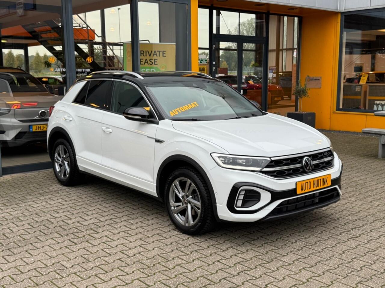 Volkswagen T-Roc 1.5 TSI 150 pk DSG R Line - Navi - camera - stoelverw - trekhaak