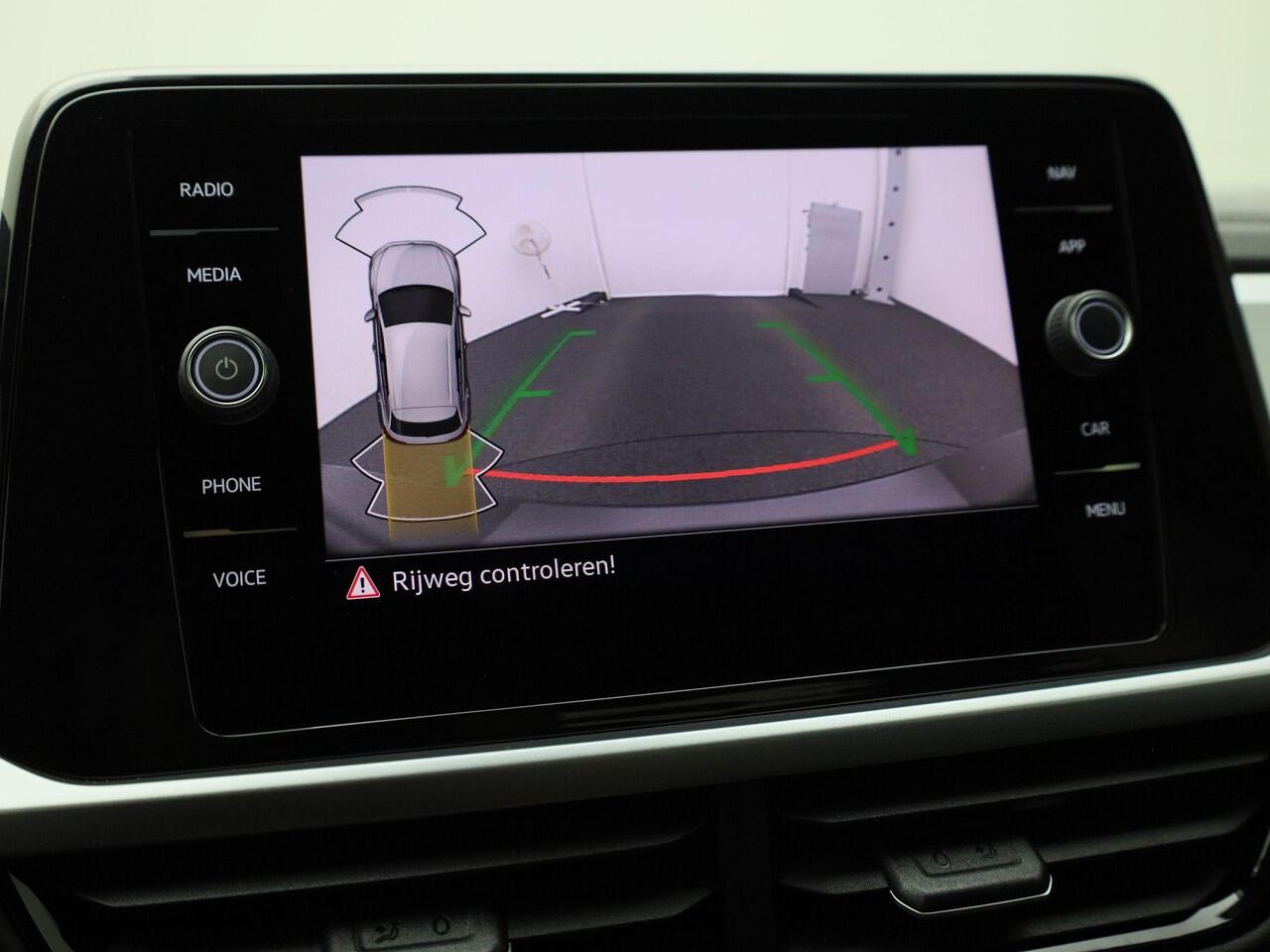 Volkswagen T-Roc 1.5TSI/150PK Life DSG · Navigatie · Apple/Android · Camera + Parkeersensoren · Garantie tot februari 2027