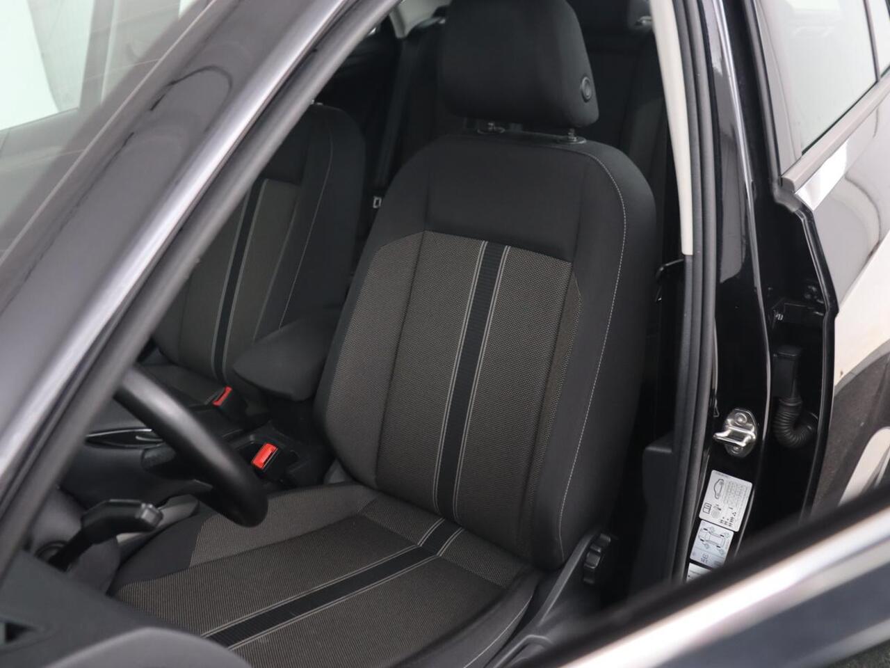 Volkswagen T-Roc 1.0 TSI Style | Camera | Carplay | Climate control | Full LED | Navigatie | Adaptive cruise | Parkeerhulp | 18'' | Bluetooth