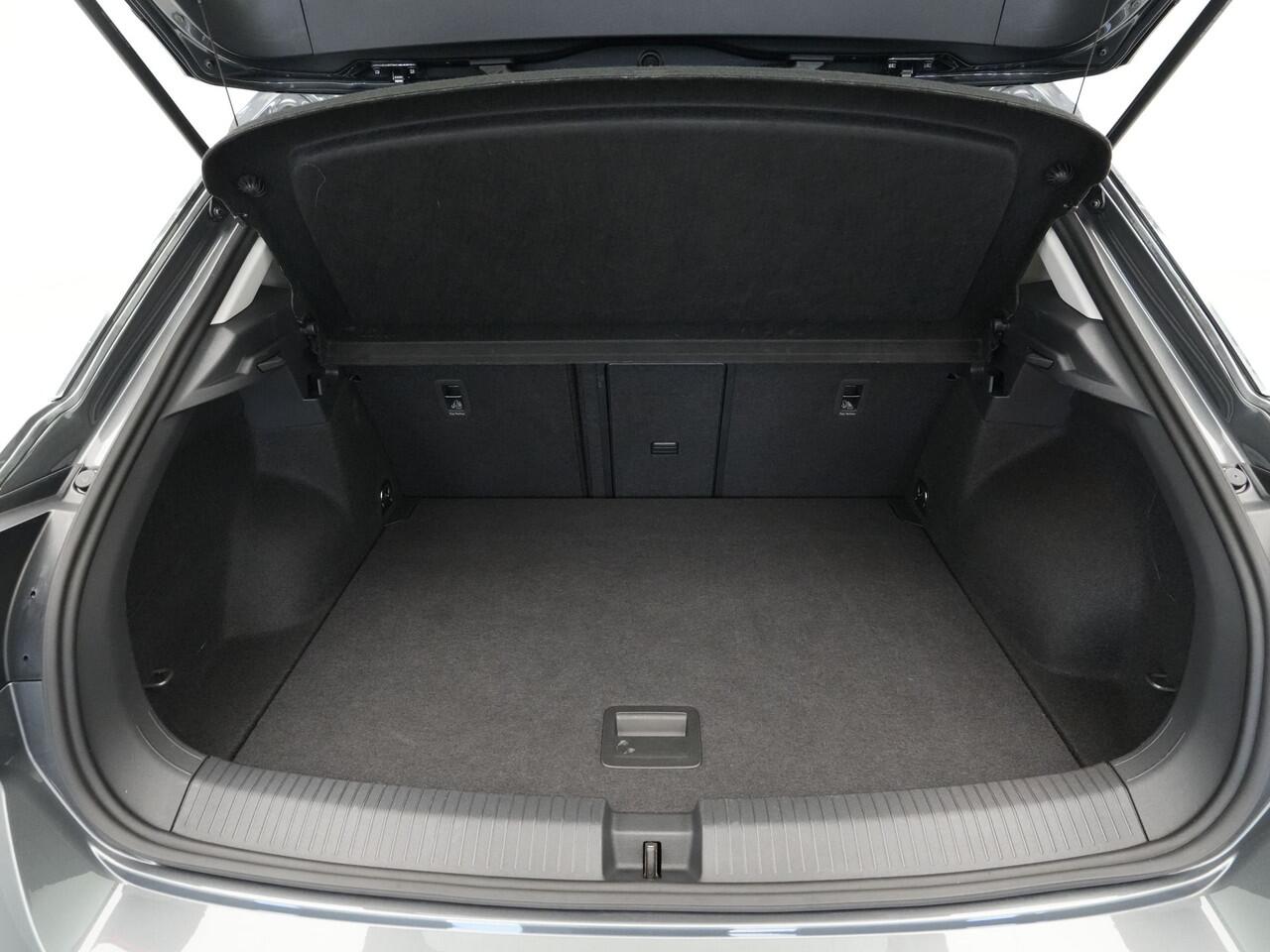 Volkswagen T-Roc 1.5 TSI 150pk DSG Life Edition Navi via App Pdc Clima Acc 63