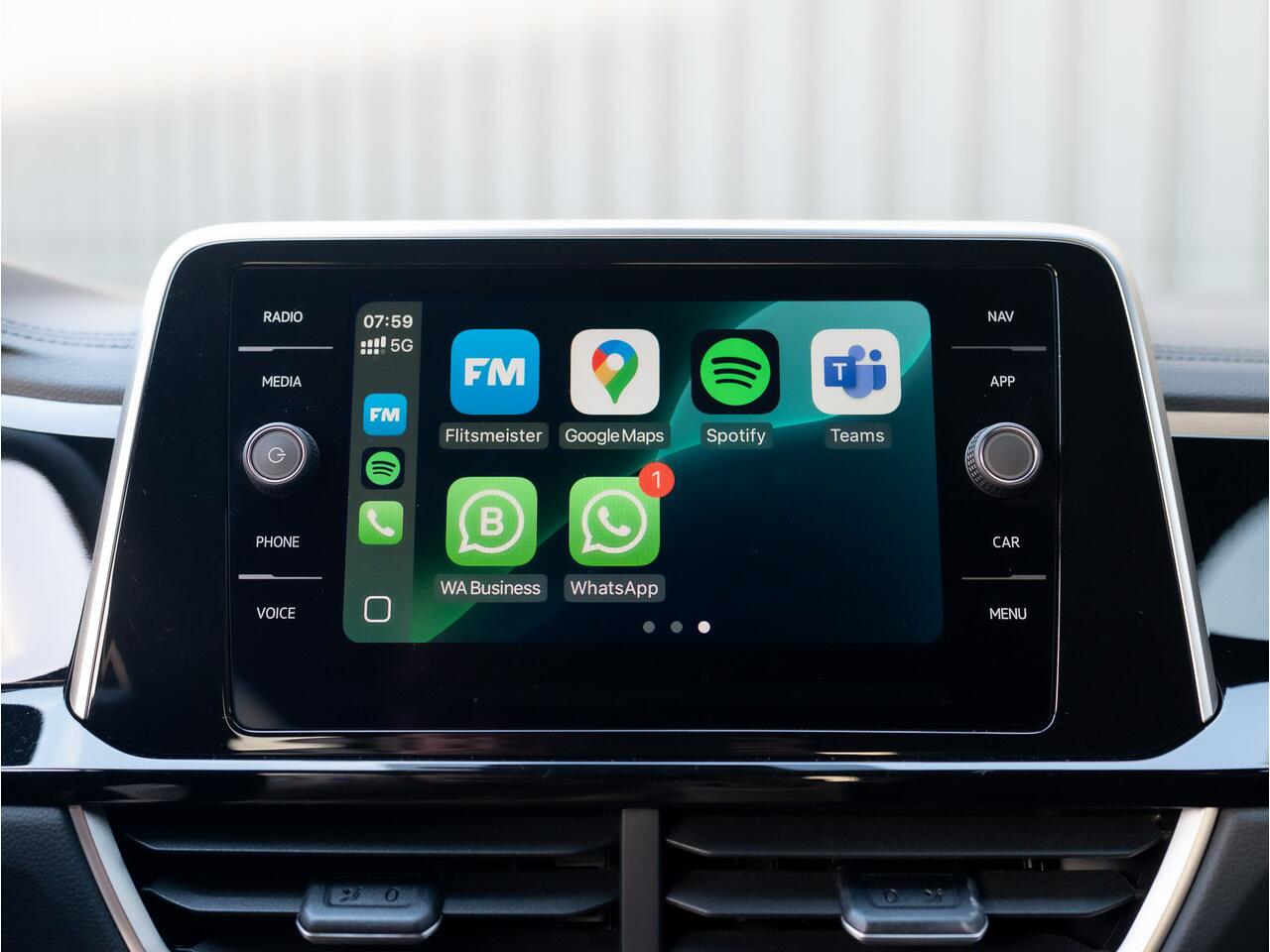 Volkswagen T-Roc 1.5 TSI 150Pk R-Line Business | Black Style | IQ Light | 19'' | Camera | Prijs Rijklaar!!