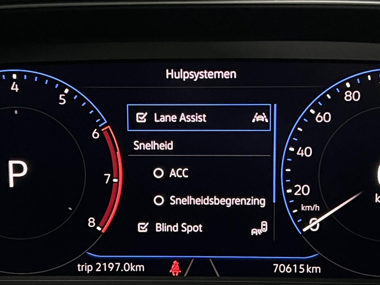 Volkswagen T-Roc 1.5 TSI Sport | NAVI | PAMORAMADAK | TREKHAAK | KEYLESS | ACC |