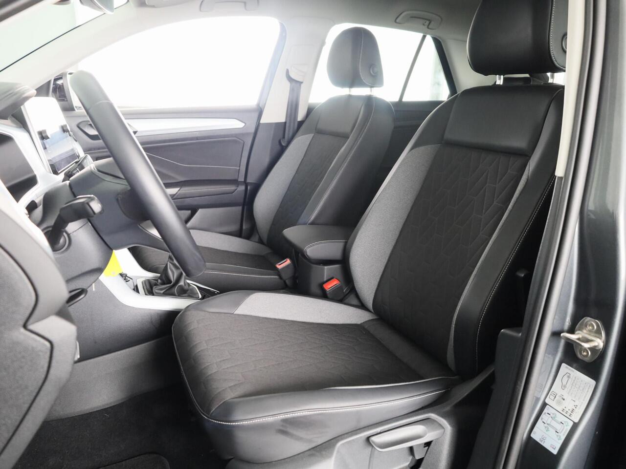 Volkswagen T-Roc 1.0 TSI Life Edition GOAL 115 PK | Private lease vanaf ¤ 519,- pm | Navigatie | automatische Airco | Parkeer assistent |