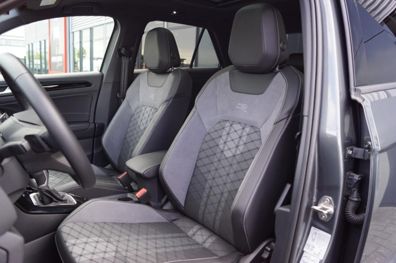 Volkswagen T-Roc 1.5 TSI DSG R-Line /Panodak/19 Inch LM /Trekhaak/IQ Matrix LED/C