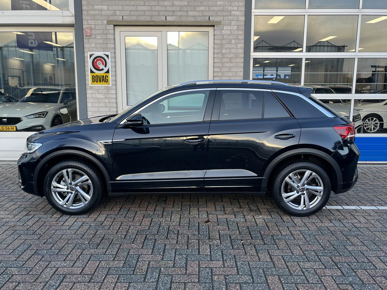 Volkswagen T-Roc 1.5 TSI R-Line / AUTOMAAT/ FABRIEKSGARANTIE T/M 2-2027/ TREKHAAK AFNEEMBAAR/ ADAPT. CRUISE/ MATRIX/ NAVI/ APP-CONNECT/ RIJ-MODI/ STOEL VERWARM./ PARK. SENSOREN + CAMERA