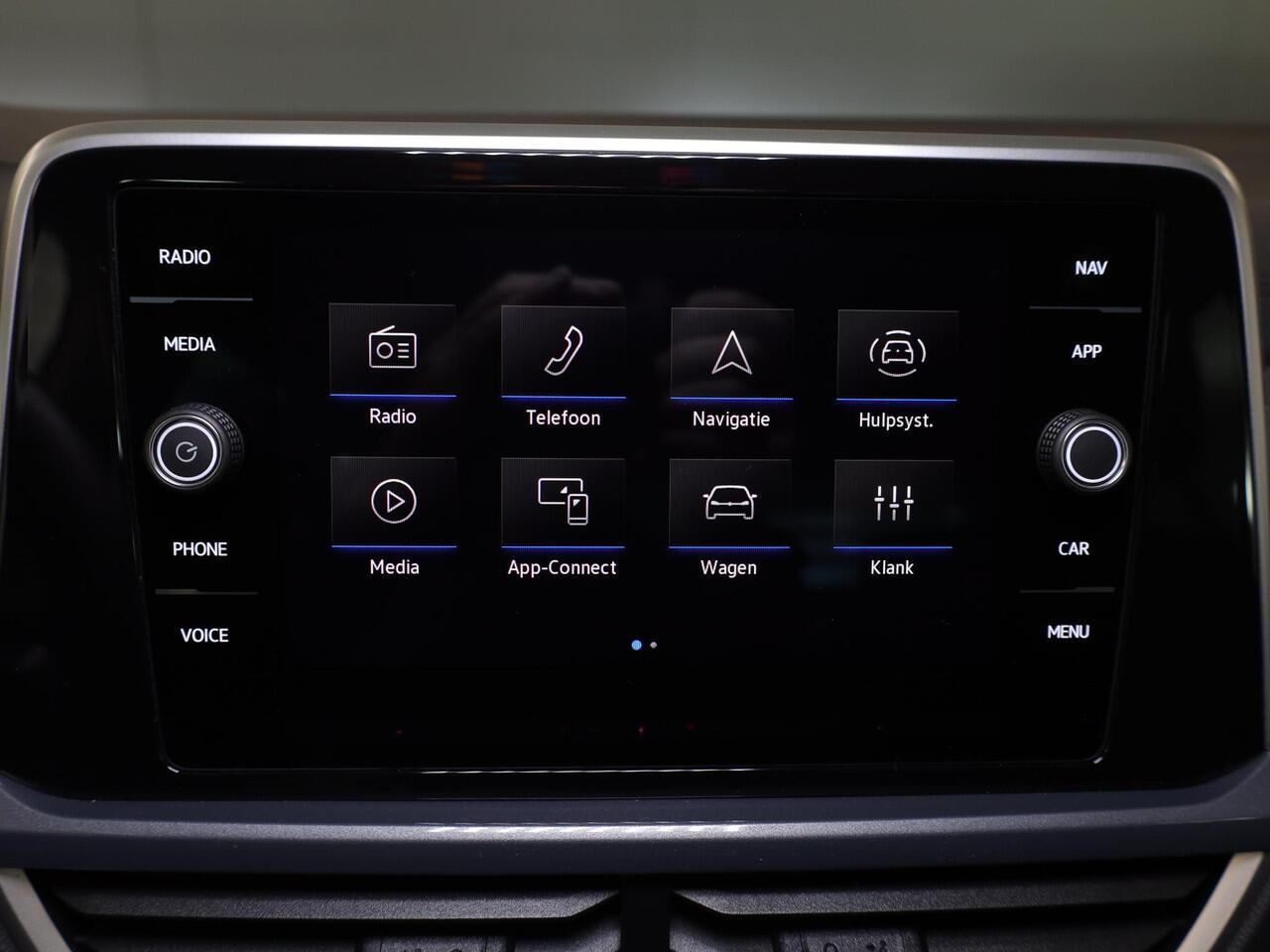 Volkswagen T-Roc 1.5 TSI Style 150 PK DSG | Private lease vanaf ¤641,-| Trekhaak afneembaar | Navigatie | Stoel verwarming en massage | Alcantara |