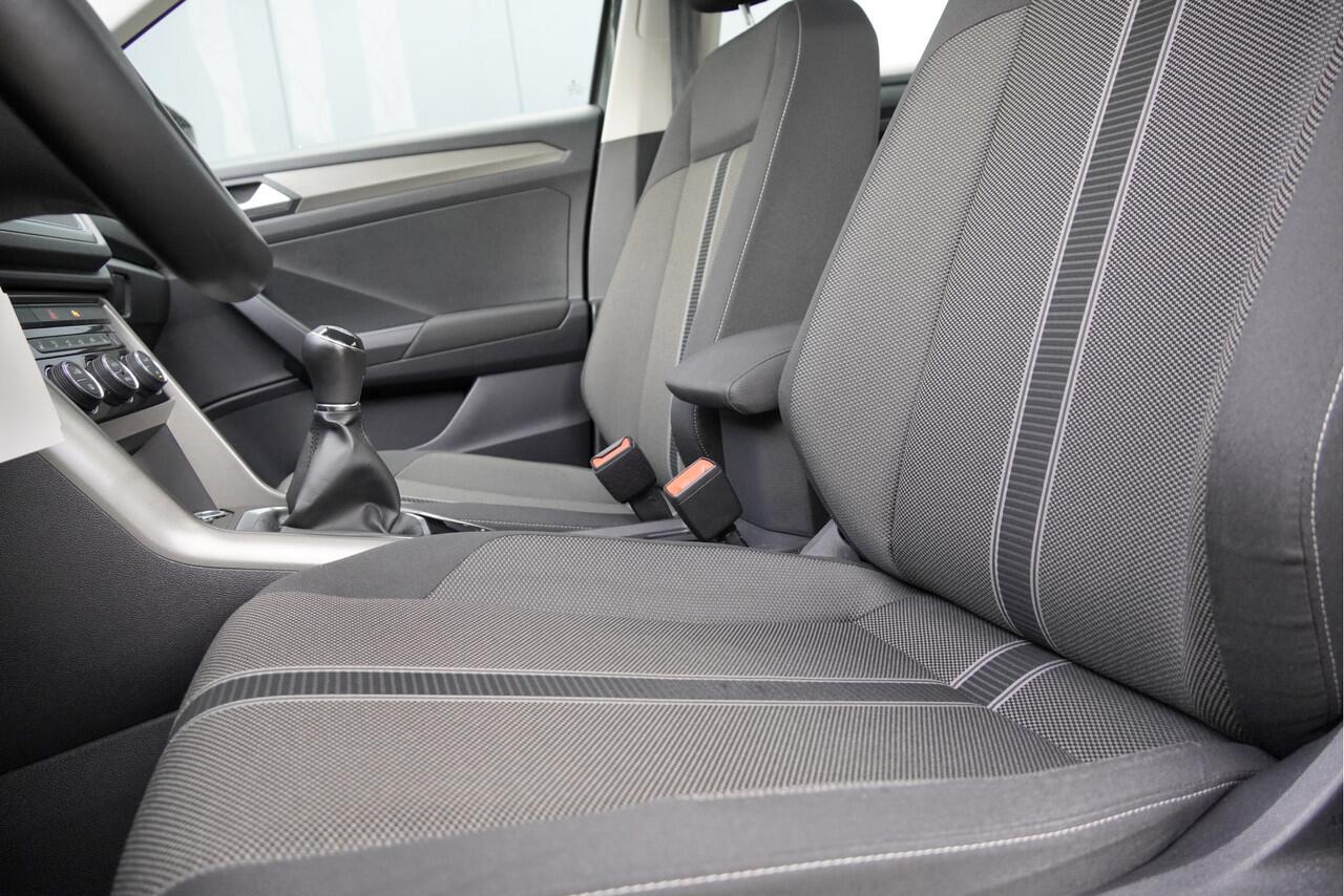 Volkswagen T-Roc 1.0 TSI Style BJ2020 Lmv 17" | Led | Pdc | Elek. achterklep | App-Connect | Climate control | Cruise control | Verwarmde voorstoelen | Getint glas