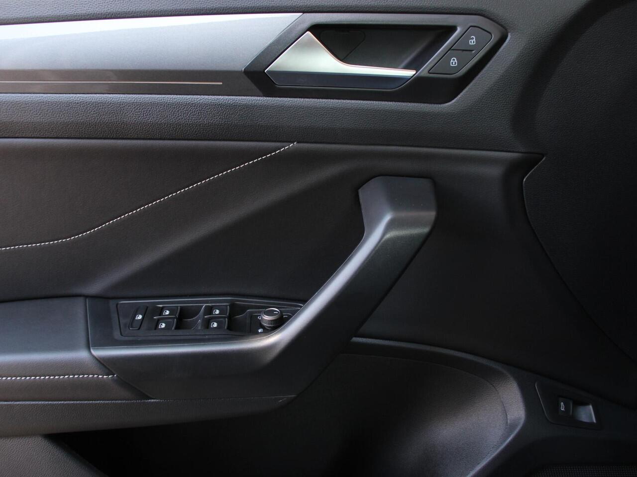 Volkswagen T-Roc 1.5 TSI 150pk DSG Style Edition | Navigatie | Apple Carplay/Android Auto | Camera | Parkeersensoren | Adaptive Cruise Control | Dodehoek Assistent | Elektrische achterklep | Stoel- en stuurverwarming | Full Led | Climate Control | Lichtmetalen velgen