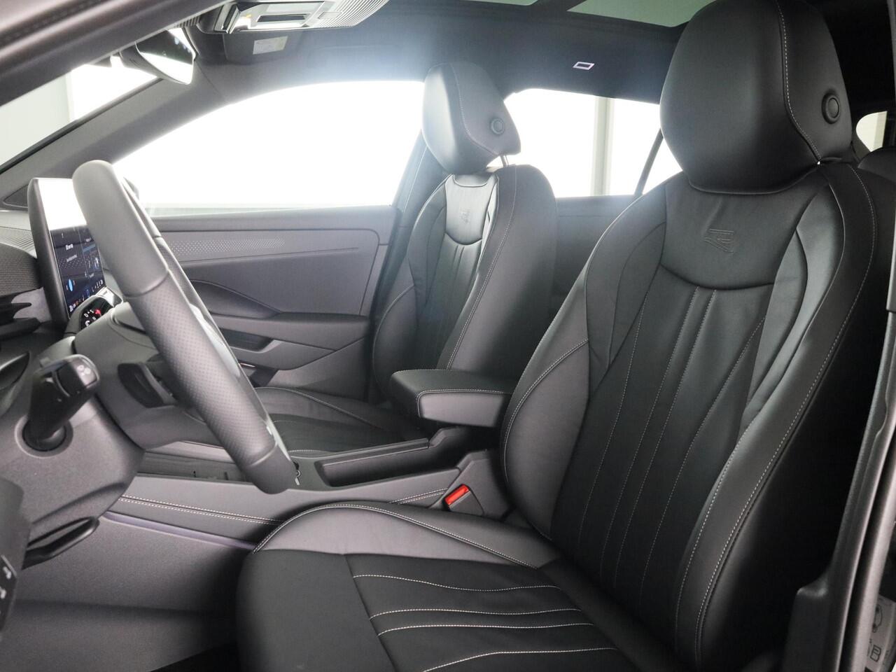 Volkswagen T-Roc R-Line First Edition 1.5 eTSI 110 kW / 150 PK SUV | Interieur Pakket leder 'Varenna' | Black Style Pakket | Panoramaschuif-kanteldak | Trekhaak | Koplampverlichting matrix-led (IQ.LIGHT) | Assistance Pakket | Elek. achterklep