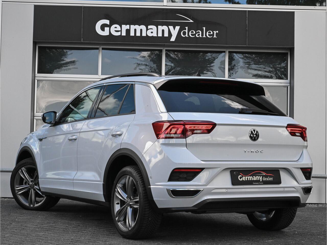 Volkswagen T-Roc 1.5TSI R-Line Pano Keyless ACC Dodehoek Zetels Trekhaak