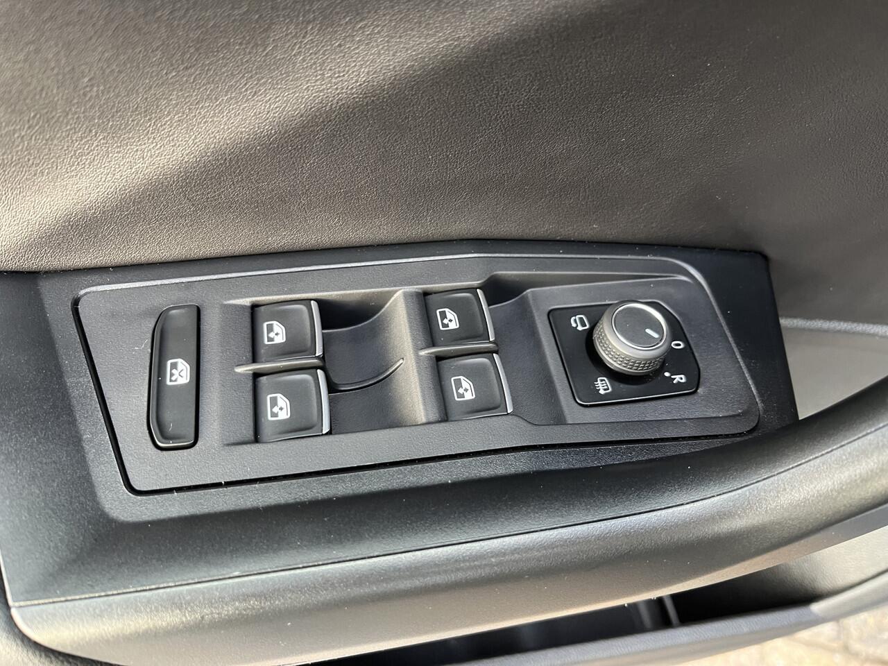 Volkswagen T-Roc 2.0 TSI 4Motion R / AUTOMAAT/ 300 PK/ AKRAPOVIC/ PANO/ CAMERA/ TREKHAAK/ PARK. SENSOREN/ DCC/ IQ. LIGHT/ STOEL-STUURVERWARM./ KEYLESS/ ADAPT. CRUISE/ APP CONNECT/ NAVI/ CLIMA/ DAB/ 19" LMV