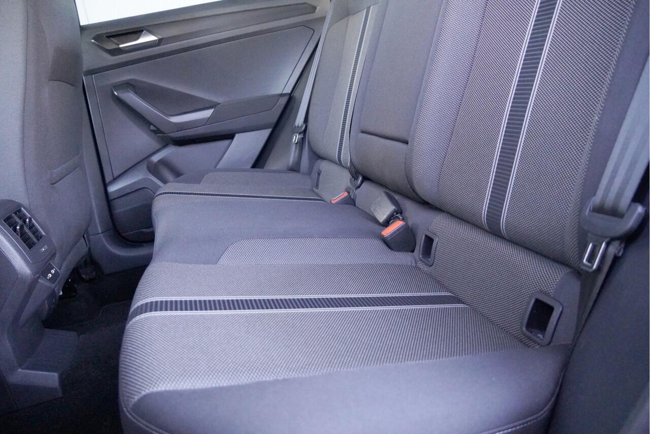 Volkswagen T-Roc 1.5 TSI 150PK! Automaat Style BJ2021 Lmv 16" | Led | Pdc | Navi | App-Connect | Climate control | Cruise control | Extra getint glas