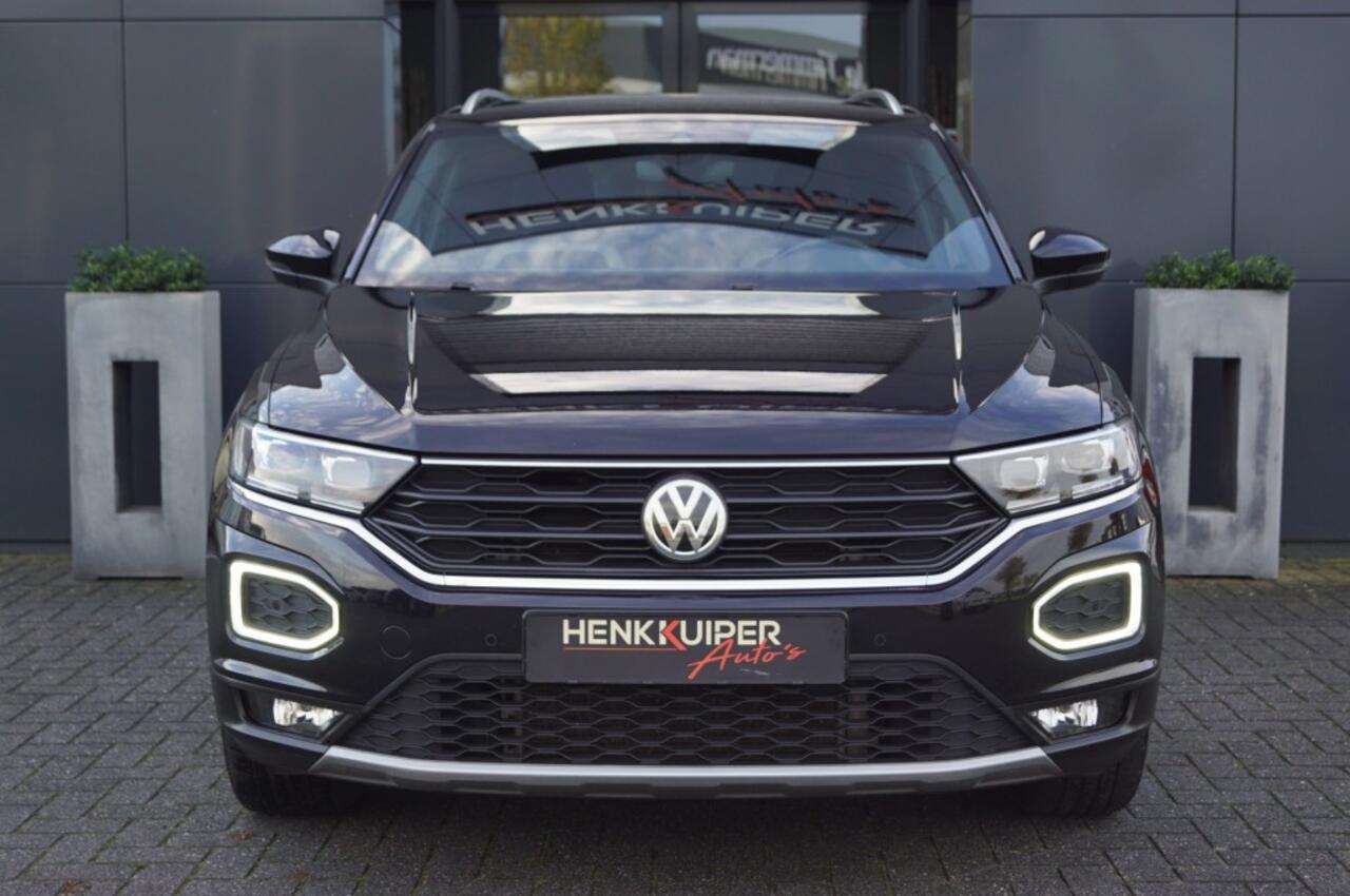 Volkswagen T-Roc 1.5 TSI DSG Sport 150pk / Trekhaak / Navi / Camera / El. Achterklep /PDC