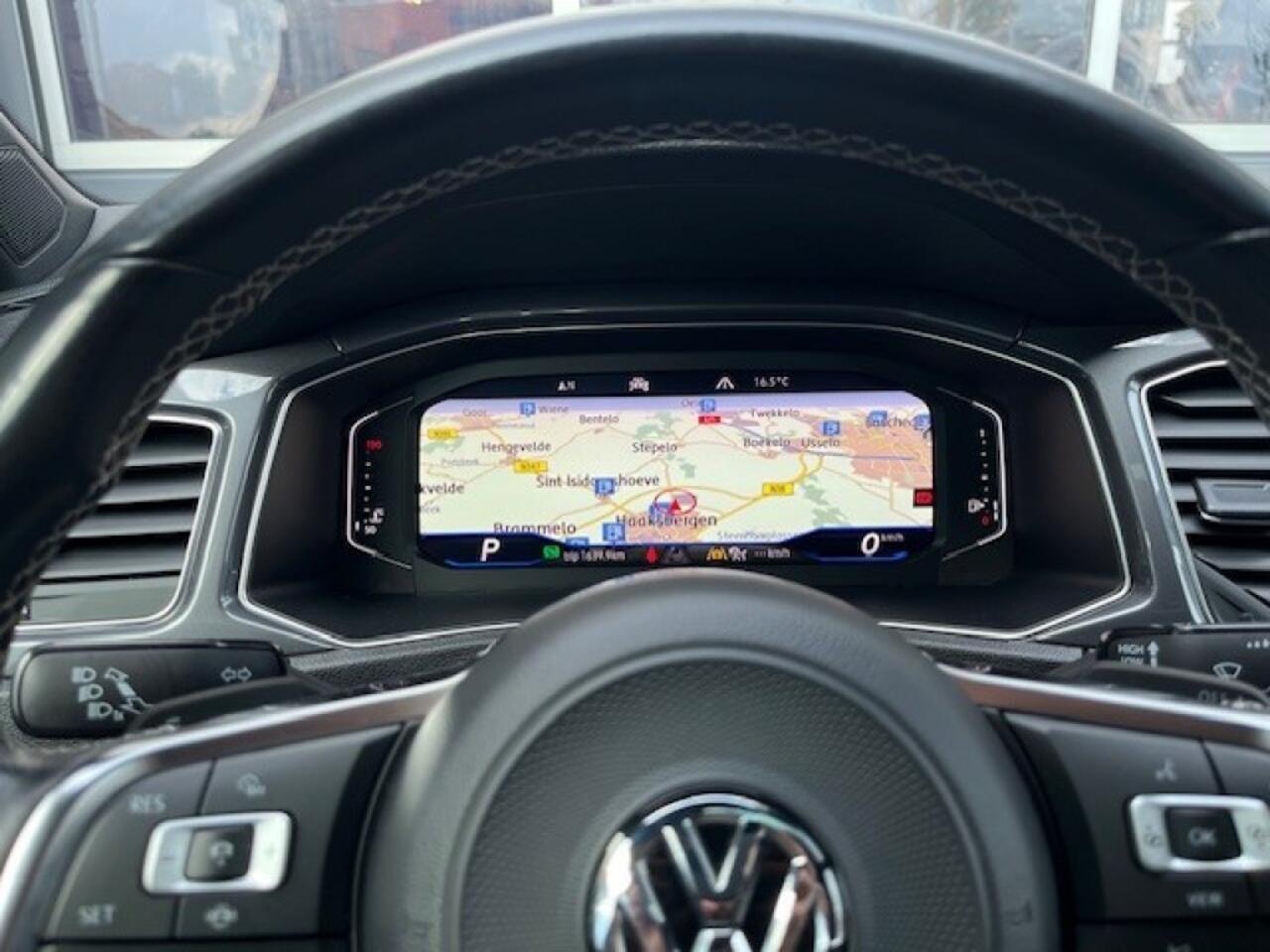 Volkswagen T-Roc 1.5 TSI AUT. SPORT R-LINE BEATS - VIRTU - PANO. DAK - TREKH.