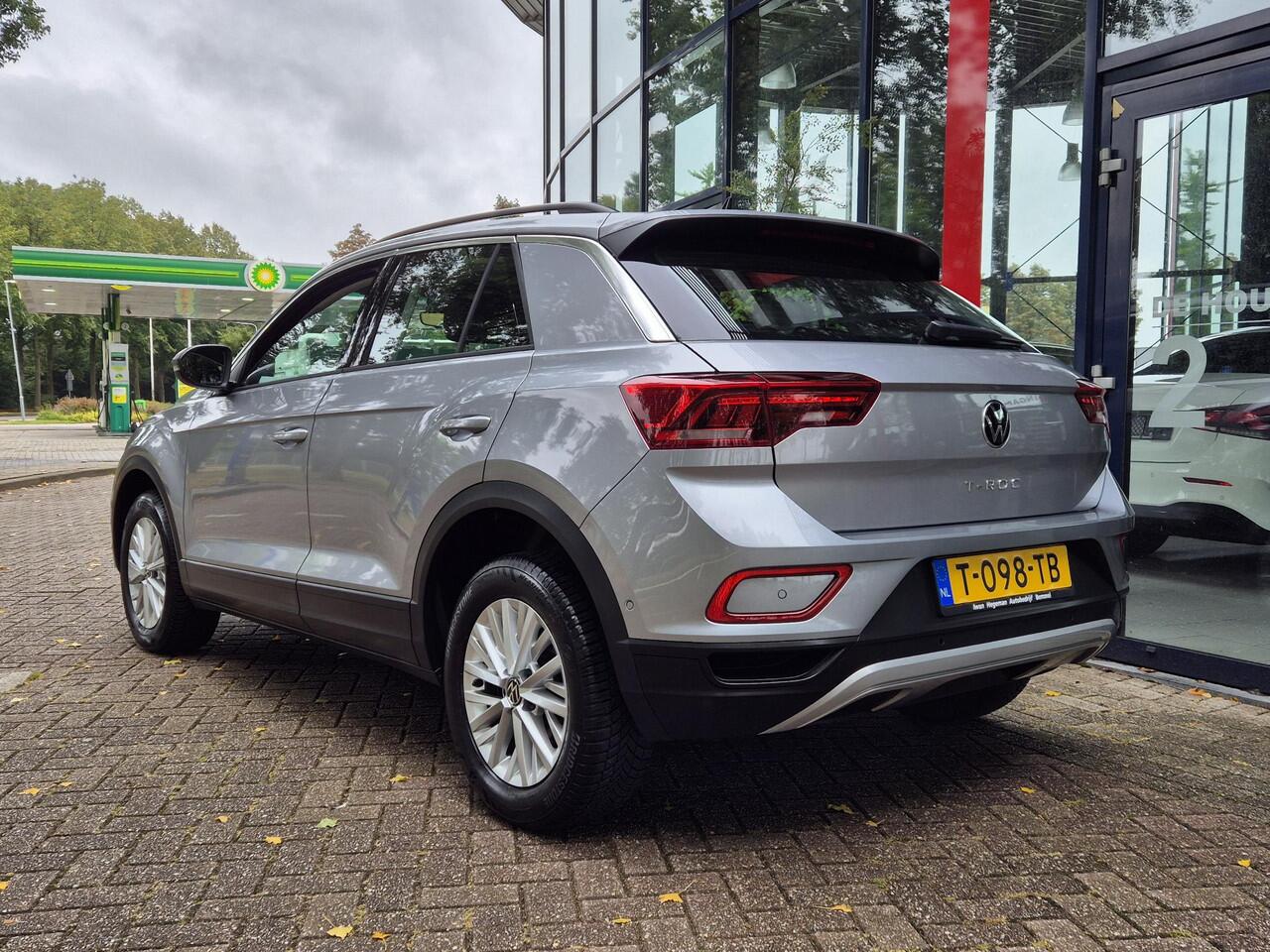 Volkswagen T-Roc 1.0 TSI Life | Navigatie | Digitaal dashboard | Adapt. Cruise Control | Parkeersensoren | Licht metalen velgen