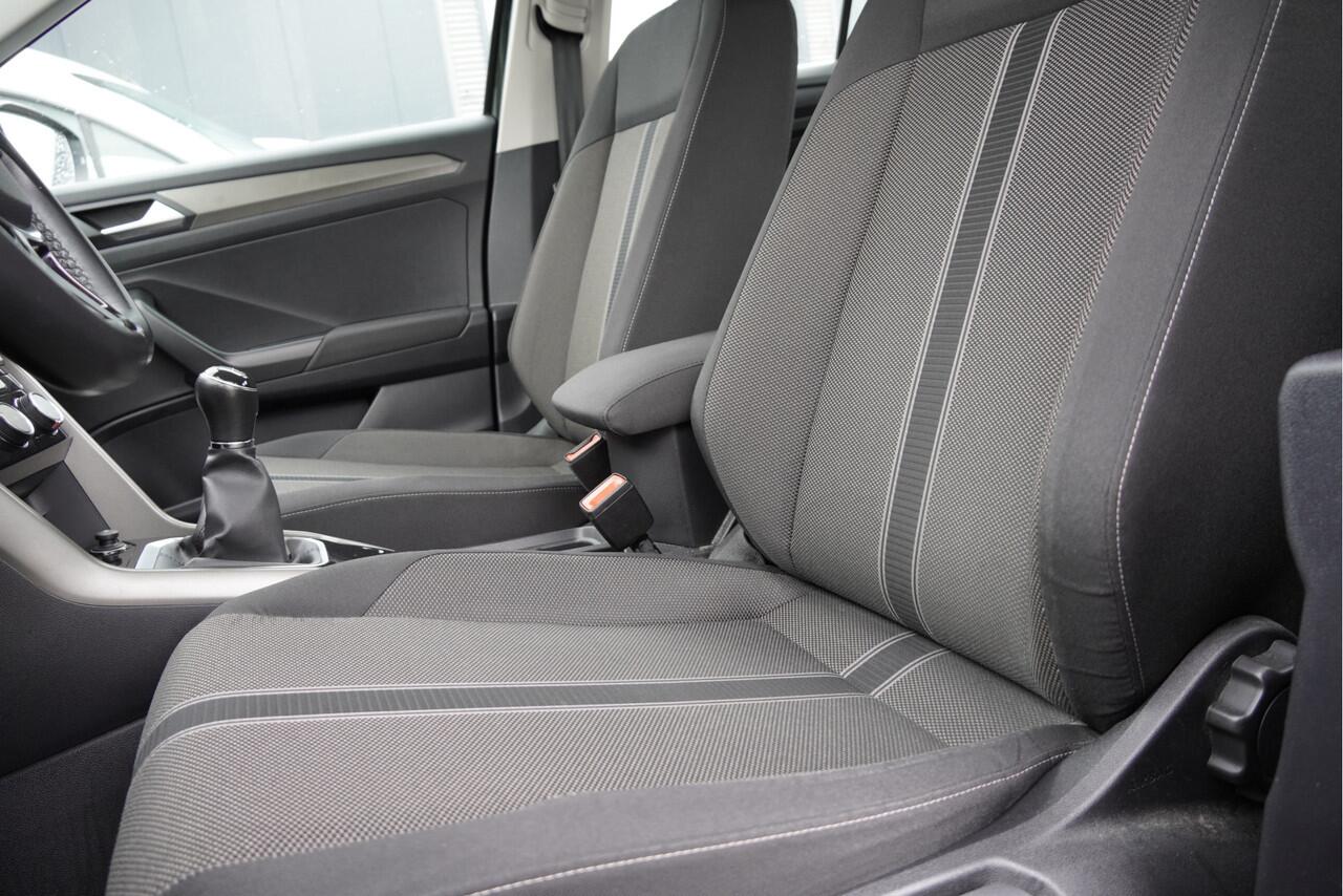 Volkswagen T-Roc 1.0 TSI Style BJ2020 Lmv 16" | Led | Navi | Pdc | App-Connect | Airco | Cruise control | Getint glas