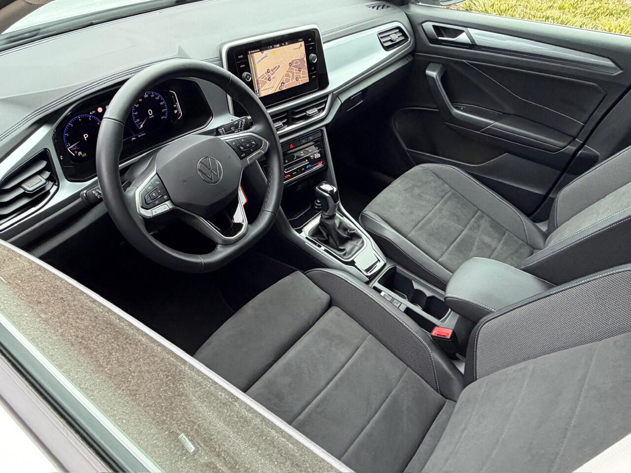 Volkswagen T-Roc 1.5 TSI 150pk DSG Style | Trekhaak | Navi | IQ light | Adapt. Cruise | Rijklaar incl. garantie