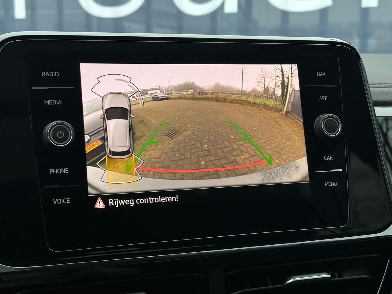 Volkswagen T-Roc 1.5 TSI 150pk DSG R-Line Edition Panoramadak / Demonstratieauto