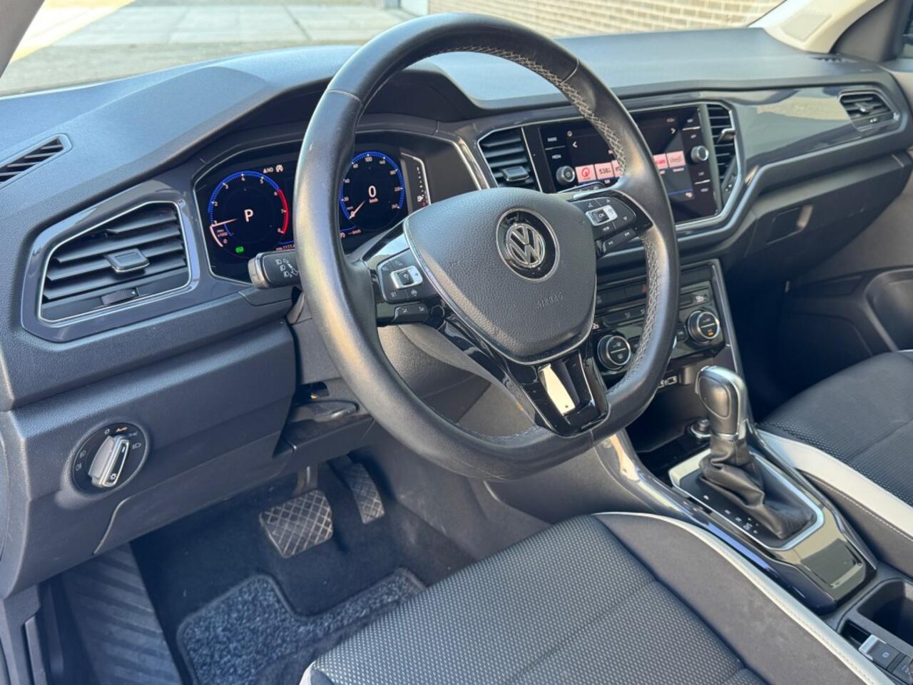 Volkswagen T-Roc 1.5 TSI SPORT DSG 150pk ACC Trekhaak Navi Virtual cockpit Carp