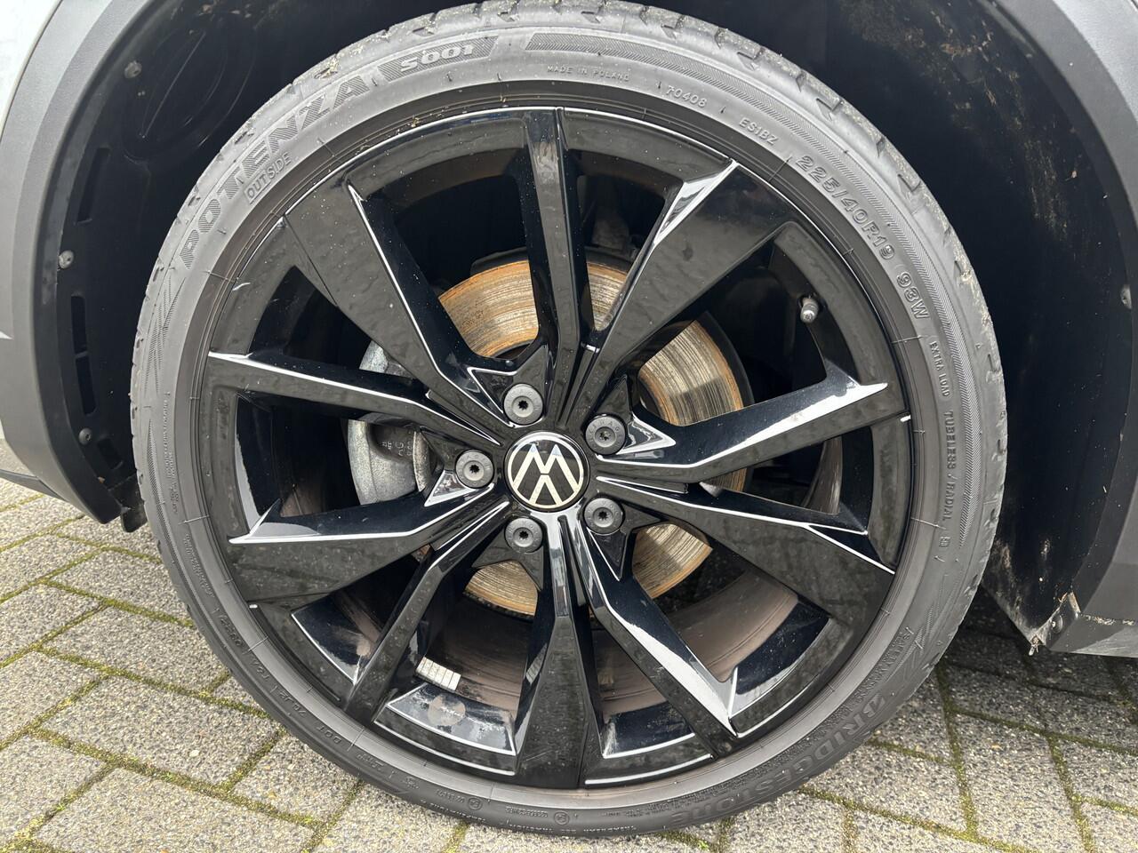 Volkswagen T-Roc 1.5 TSI 150pk R-Line Black Style DSG Automaat Panoramadak / IQ LED / Navigatie / Digital Cockpit / App-connect / Achterklep elektr.