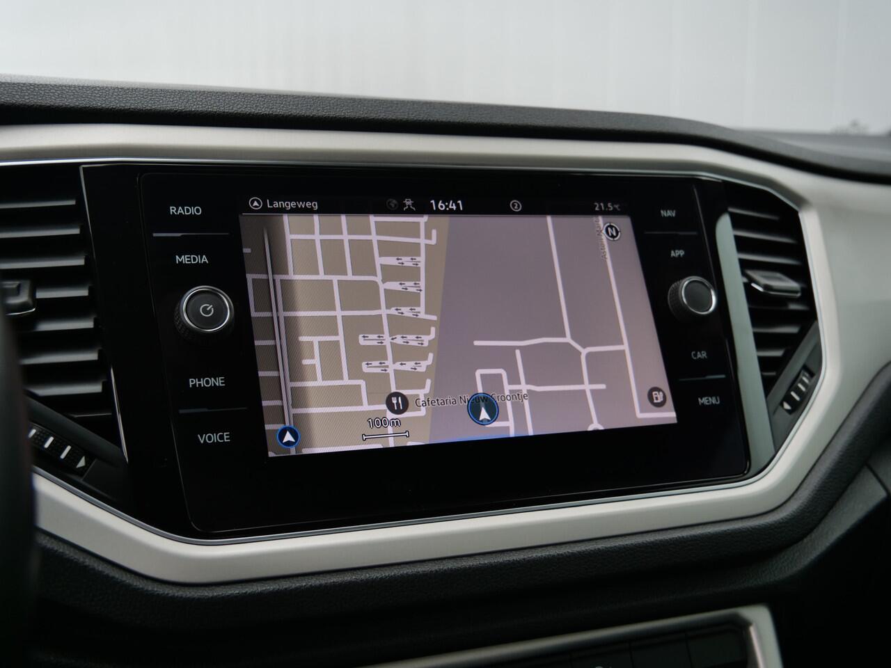 Volkswagen T-Roc Cabrio 1.0 TSI 110pk Style Navigatie / 19 Inch / Stoelverwarming / Trekhaak