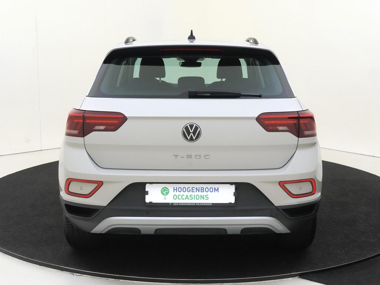 Volkswagen T-Roc 1.5 TSI Style | Parkeerassistent | Adaptieve cruise control | CarPlay | Parkeersensoren | Climate control | Digital cockpit Pro |