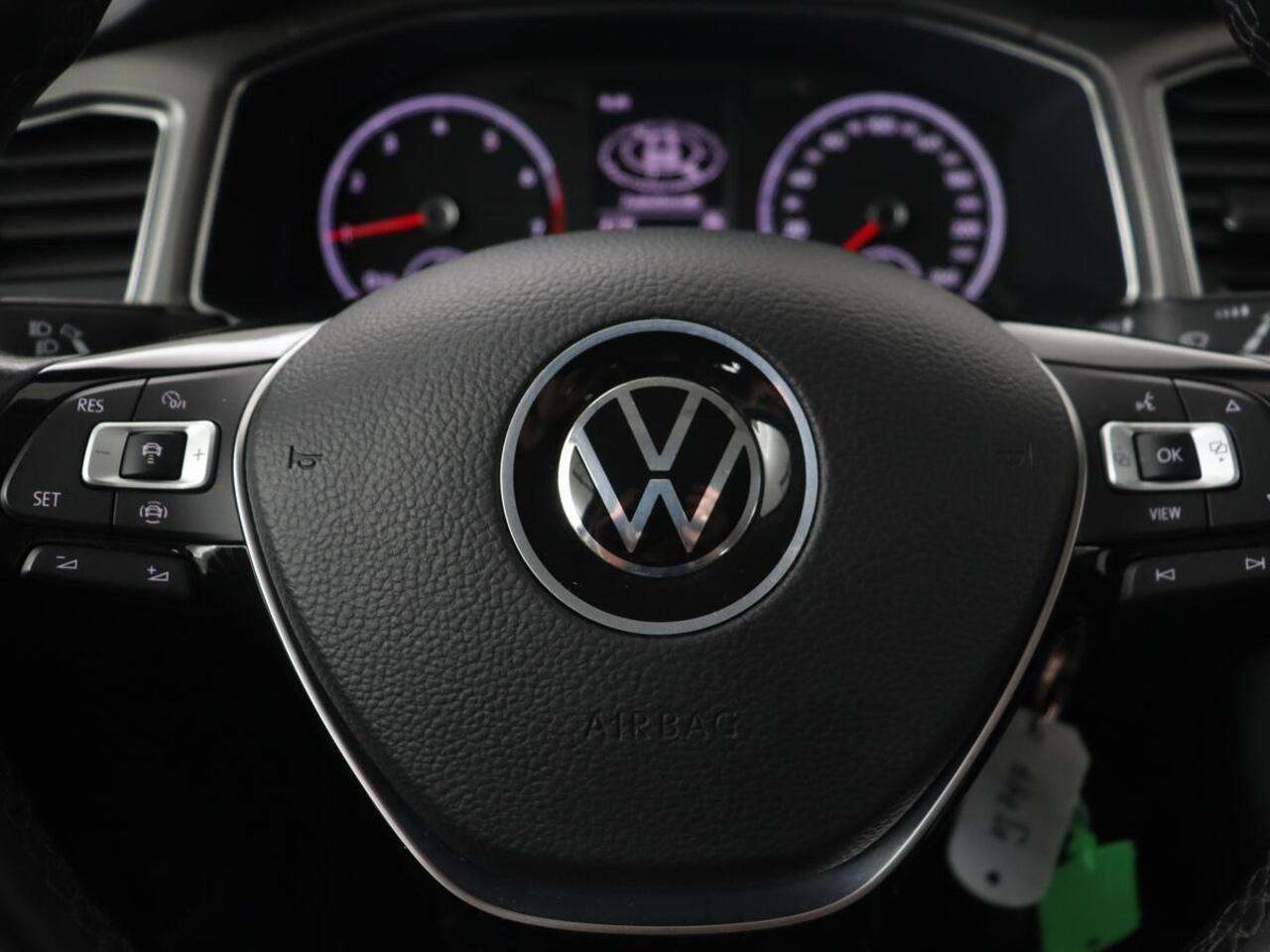 Volkswagen T-Roc 1.0 TSI Style | Camera | Carplay | Climate control | Full LED | Navigatie | Adaptive cruise | Parkeerhulp | 18'' | Bluetooth