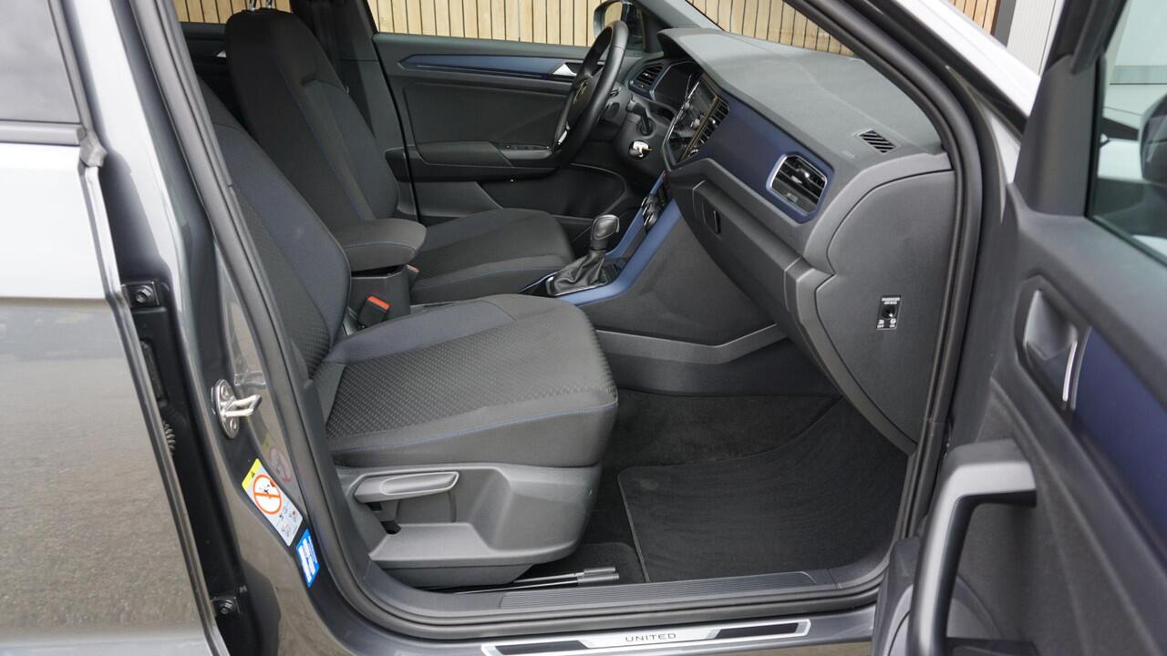 Volkswagen T-Roc 1.5 TSI 150pk DSG United Virtual Cockpit Trekhaak LED 18inch LM Adaptive Cruise *Zeer Nette T-Roc* 53698km!