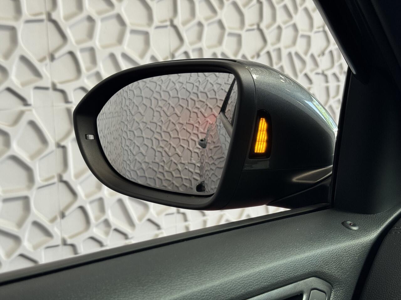 Volkswagen T-Roc ? NIEUWE AUTO ? 1.5 TSI DSG 2025 R-LINE 150PK AFN.TREKHAAK IQ LIGHT ALCANTARA ELEK.KLEP CARPLAY STOEL/STUUR VERW. 19"LMV VIR.COCKPIT 2025 RLINE R LINE "Volkswagen rijden begint bij Topautos.nl - 75 topmodellen direct op voorraad!"