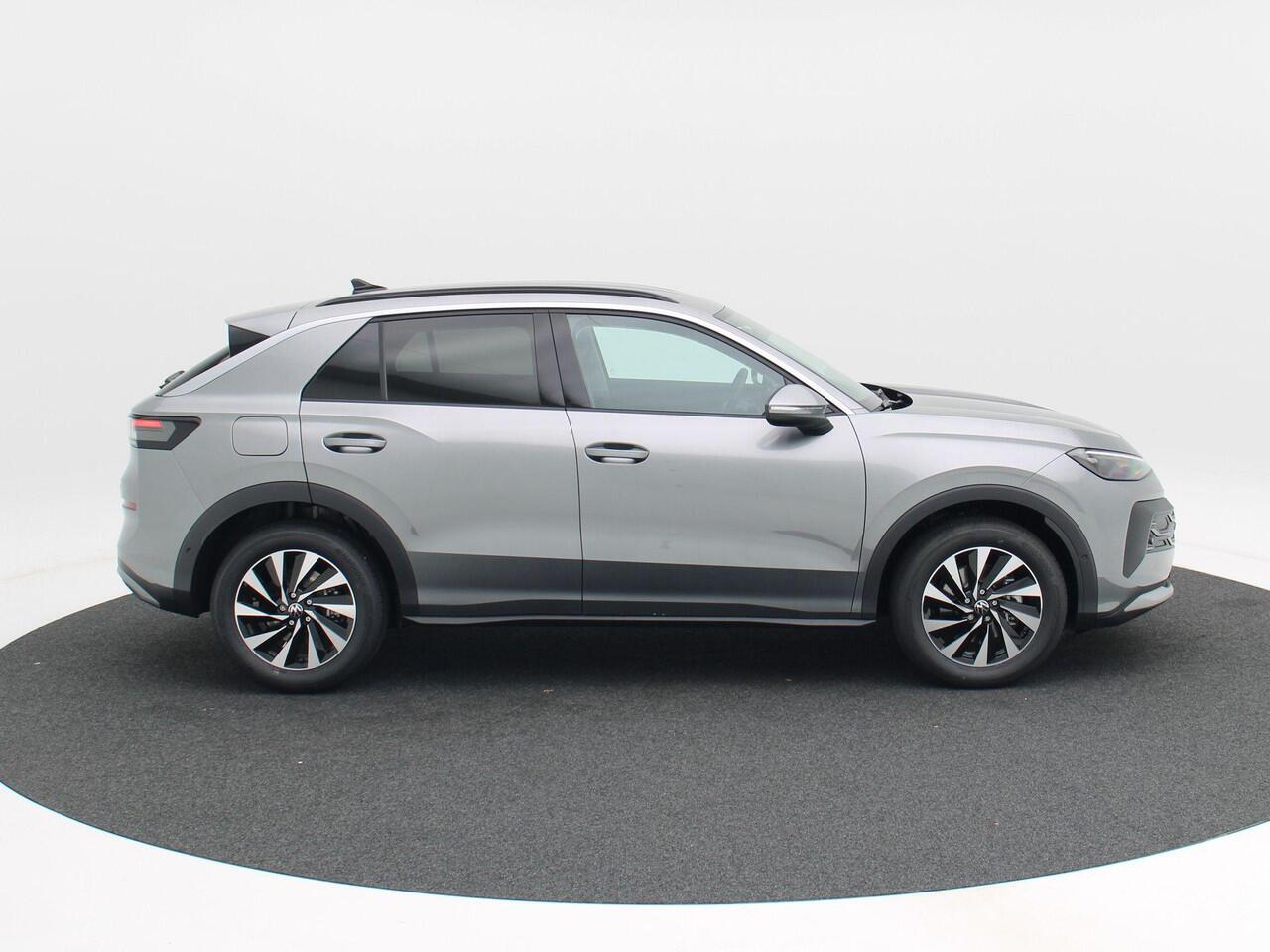 Volkswagen T-Roc Life First Edition 1.5 eTSI 150 PK | Trekhaak | Stoel- & Stuurverwarming | Navigatie | Adaptieve Cruise Control |