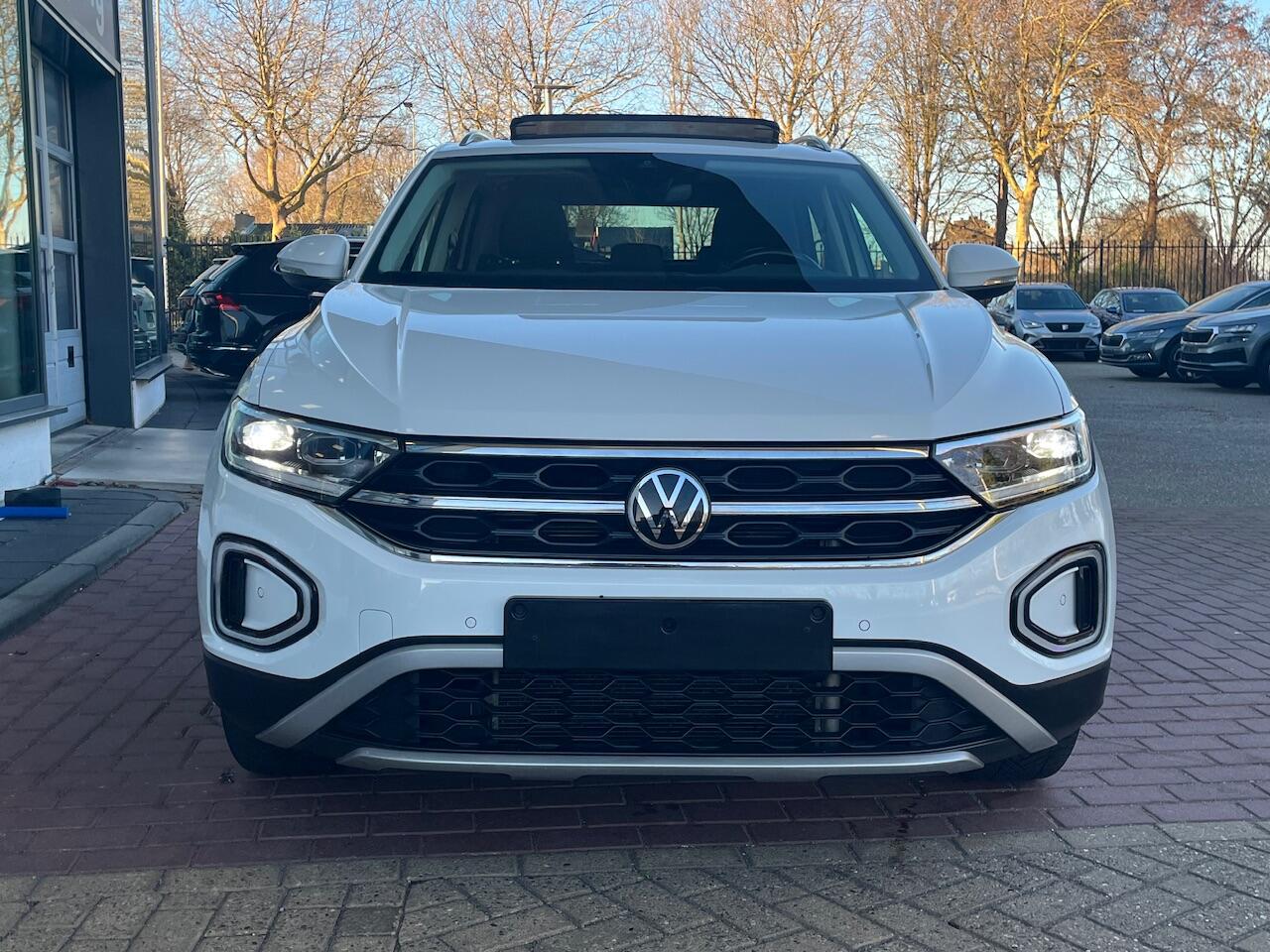 Volkswagen T-Roc 1.5 TSI 150PK DSG Style / Panorama dak / IQ Led / Virtual cockpit pro / App-connect / Stoelverwarming voorzijde / 17'' LMV