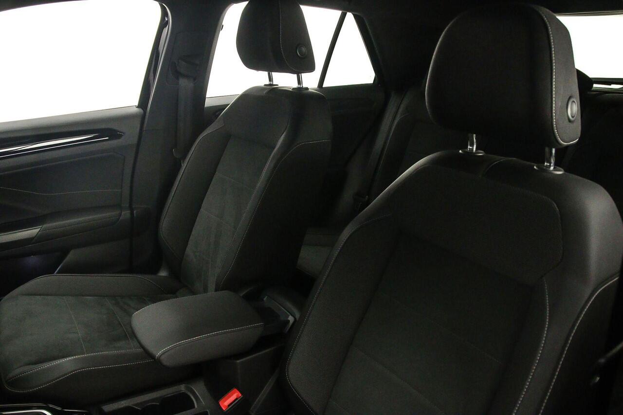 Volkswagen T-Roc R-Line Edition 1.5 TSI 150pk DSG Automaat Trekhaak, Adaptive crusie control, Achteruitrijcamera, LED koplampen, Navigatie, Stoelverwarming, Parkeersensoren