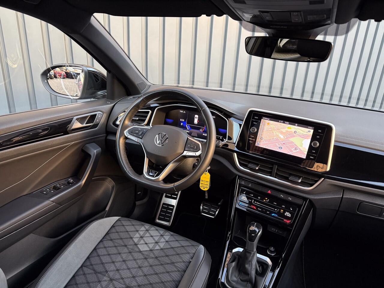 Volkswagen T-Roc 1.5 TSI 150Pk R-Line Business | Black Style | IQ Light | 19'' | Camera | Prijs Rijklaar!!