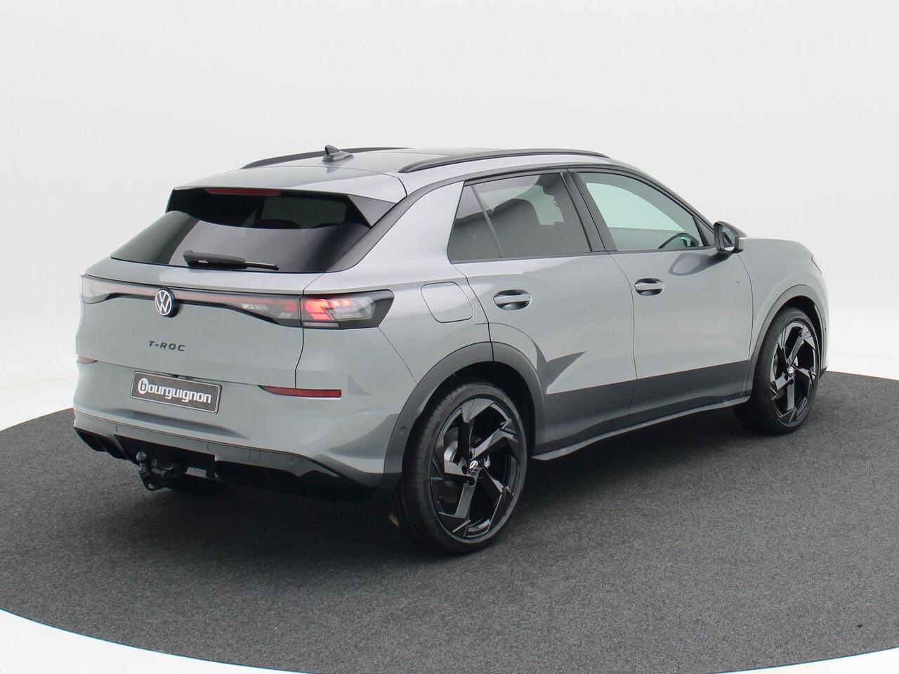 Volkswagen T-Roc R-Line First Edition 1.5 150 PK | Trekhaak | Panoramadak | 360 Camera | Head-Up | Elektrische Achterklep |