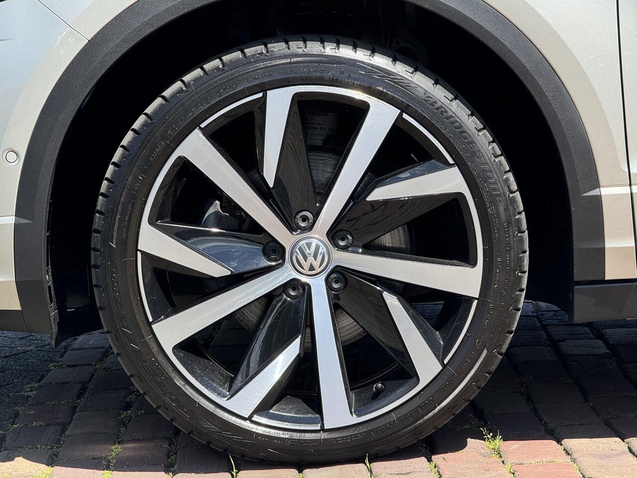 Volkswagen T-Roc Cabrio 1.5 TSI R-Line | Leder | dodehoek | Keyless