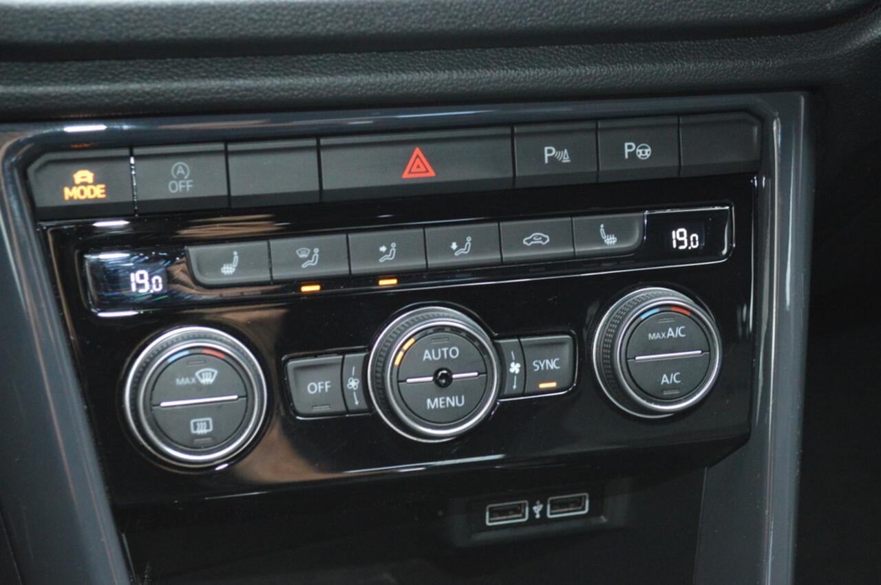 Volkswagen T-Roc 1.5 TSI R-line DSG Led Navi Virtual Acc Camera Keyless CarPlay Pdc