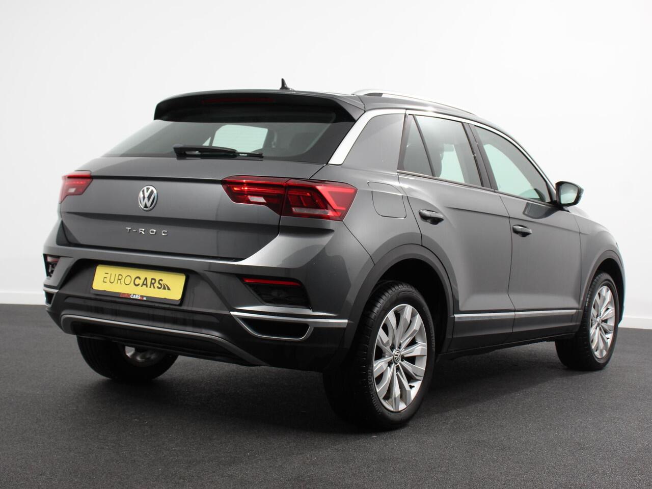 Volkswagen T-Roc 1.5 TSI 150pk Automaat Sport Team | Navigatie | Apple Carplay/Android Auto | Camera | Electrische achterklep | Climate Control | Led | Lichtmetalen Velgen