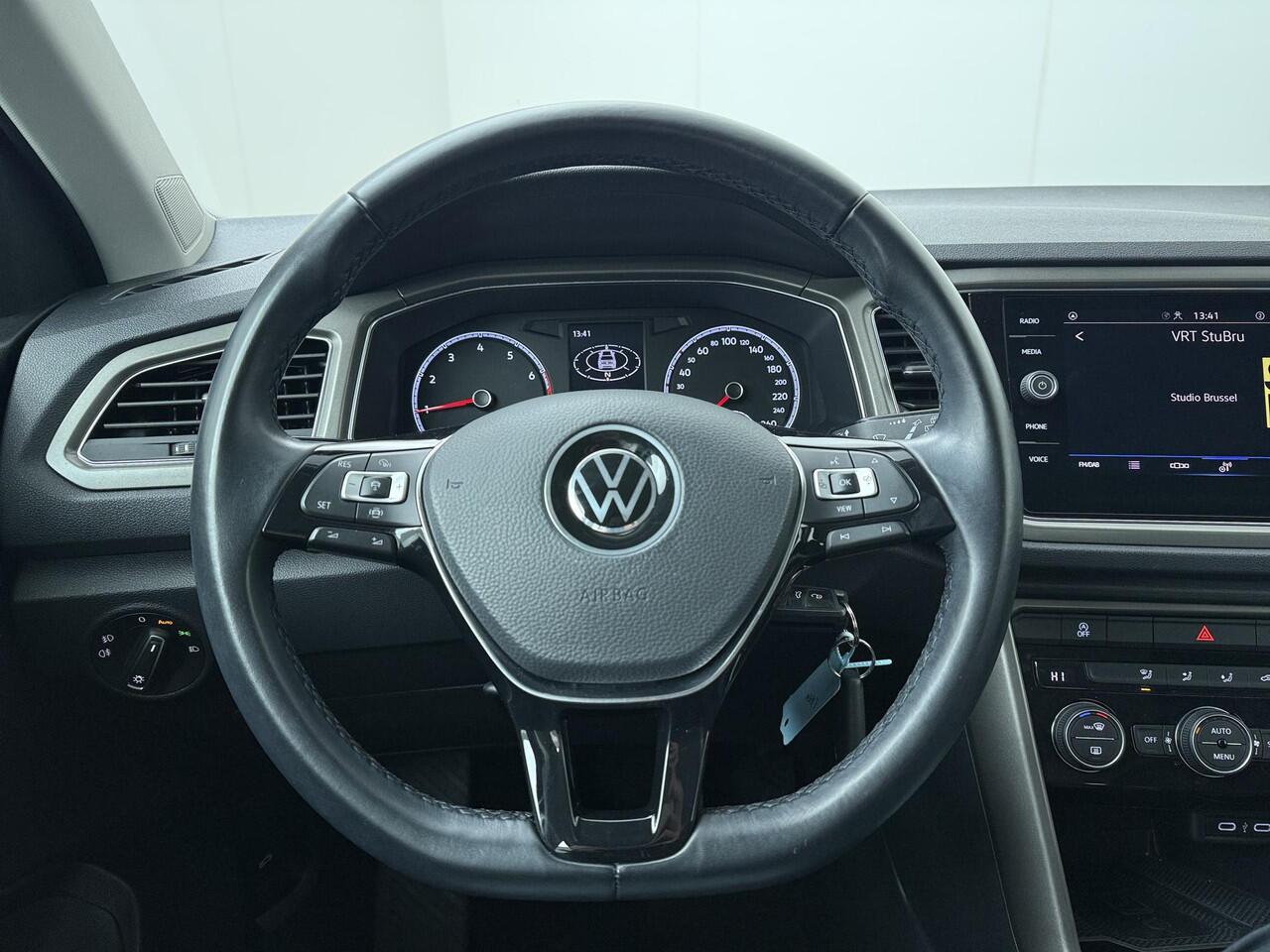 Volkswagen T-Roc 1.0 TSI Style | 110 PK | Climate control | Navigatiesysteem | Adaptive cruise control | navigatiesysteem |