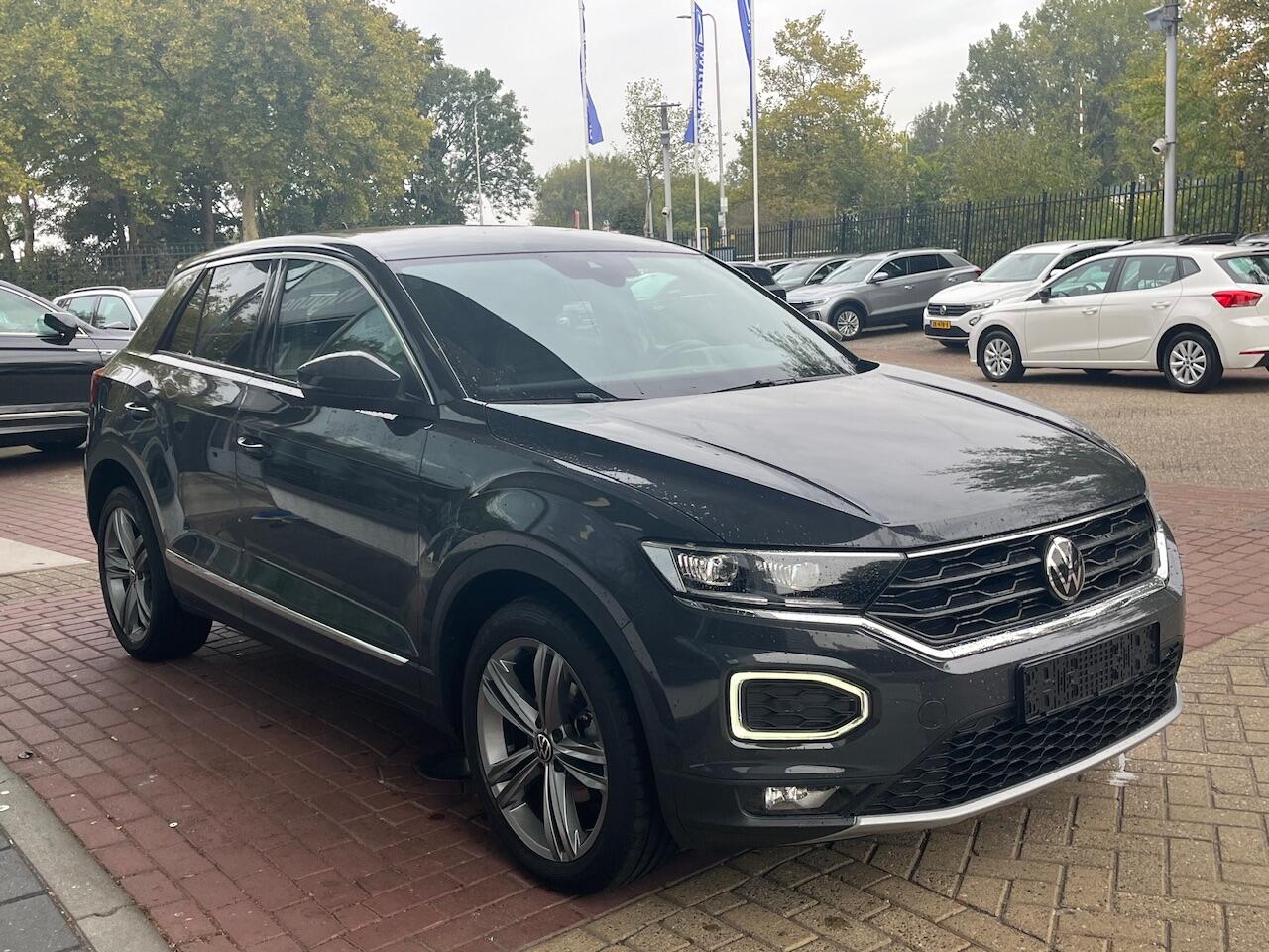 Volkswagen T-Roc 1.5 TSI 150pk DSG Sport / Virtual Cockpit / LED / Navigatie / Parkeersensoren V+A / 18" LMV