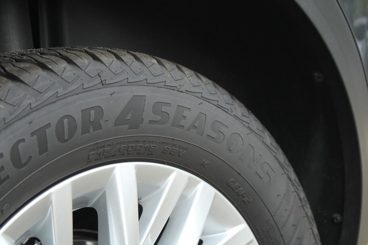 Volkswagen T-Roc 1.0 TSI 115pk Life | Apple Carplay/Android Auto | Climate Control | Lane Assist | Stoelverwarming | PDC | All Season banden