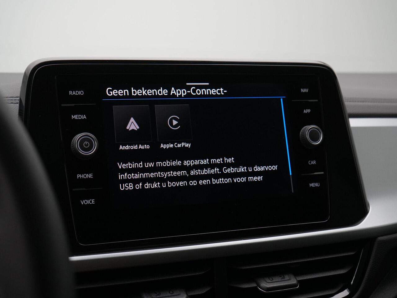 Volkswagen T-Roc 1.5 TSI 150 pk DSG Life Edition | Navigatie | Achteruitrijcamera | Side Assist | Adaptive Cruise | Climatronic