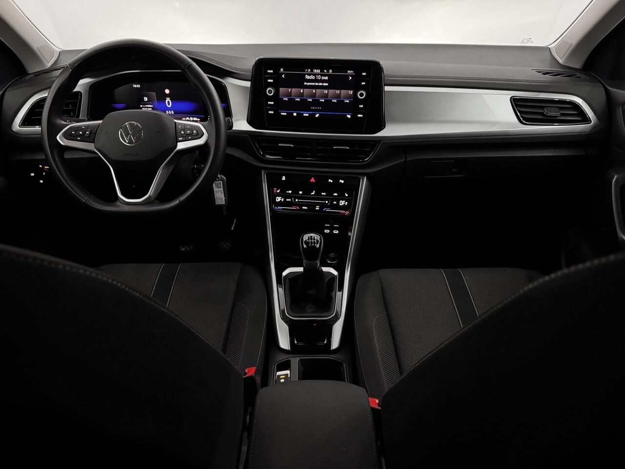 Volkswagen T-Roc 1.0 TSI Life Clima, Apple carplay, Parkeersensoren, Virtual desk, Winterpakket, Cruise control