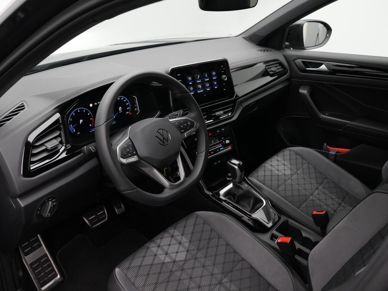 Volkswagen T-Roc 1.5 TSI 150 pk DSG R-Line | Panoramadak | IQ Light | Carplay | Parkeersensoren voor/achter | Adaptive Cruise