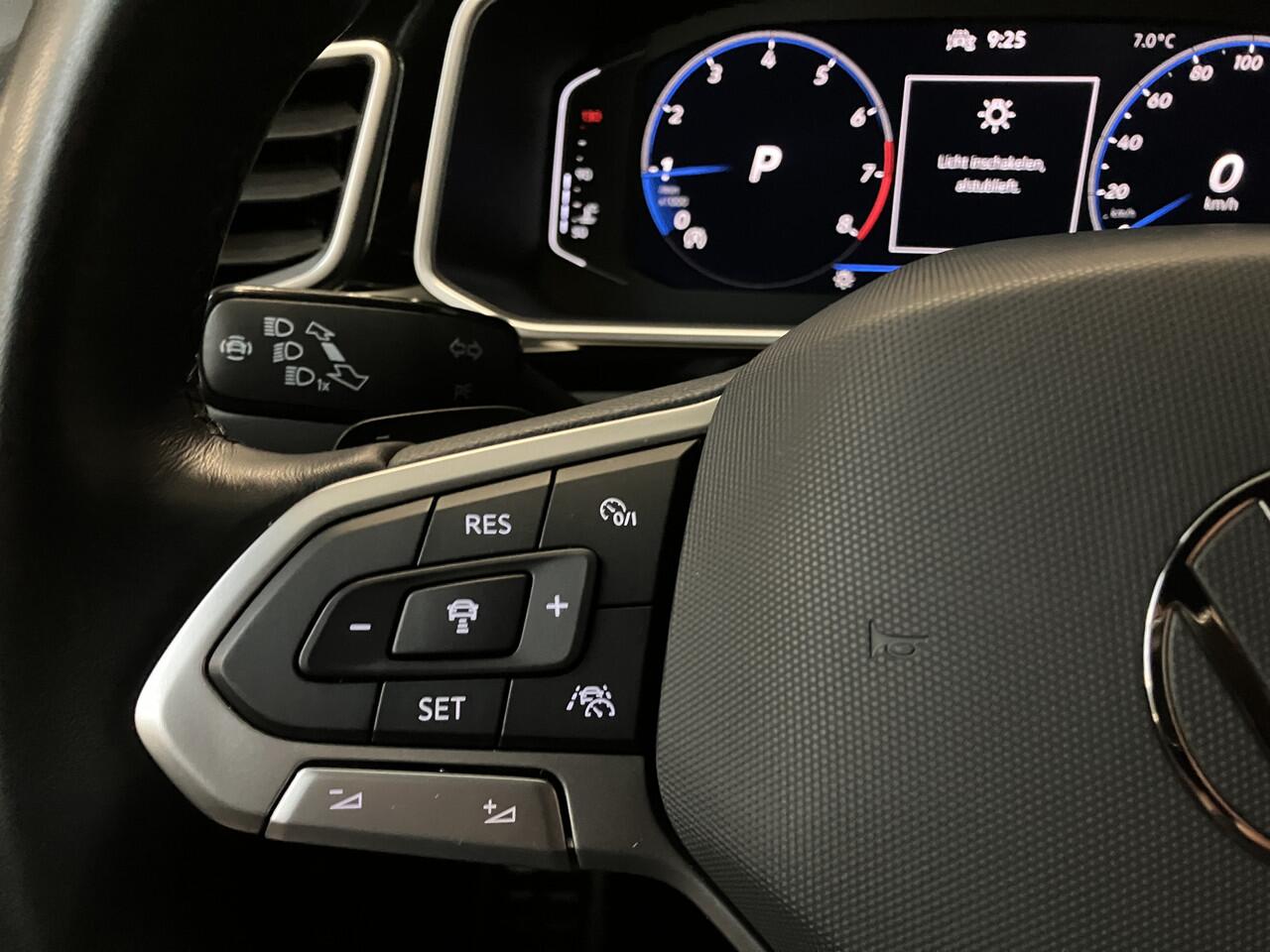 Volkswagen T-Roc 1.5 TSI R-LINE BLACK STYLE/IQ LIGHT/IQ DRIVE/EL A KLEP/ENZ