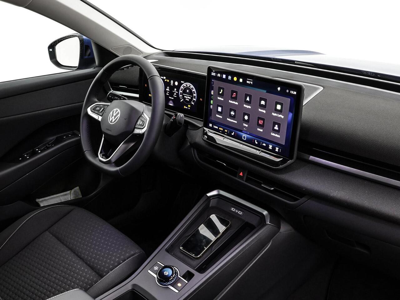 Volkswagen T-Roc Life First Edition 1.5 eTSI 116 PK 7 versn. DSG · Comfort pakket · Achteruitrijcamera ·