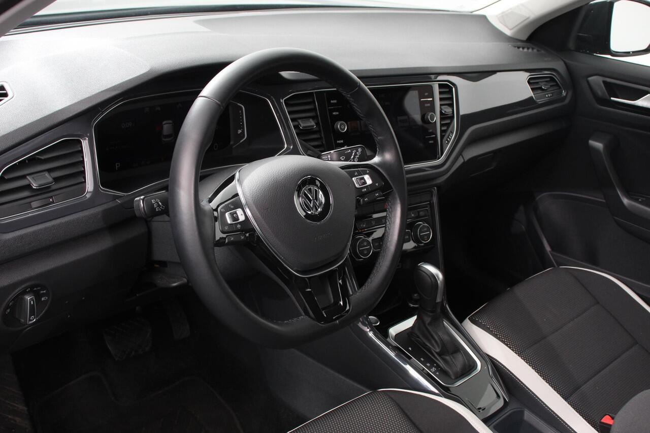 Volkswagen T-Roc 1.5 TSI 150pk Automaat Sport Team | Navigatie | Apple Carplay/Android Auto | Camera | Electrische achterklep | Climate Control | Led | Lichtmetalen Velgen