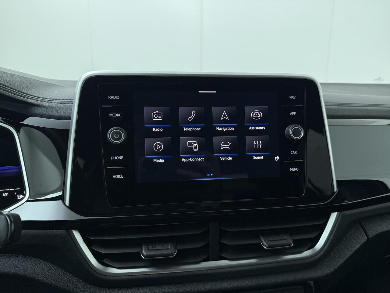 Volkswagen T-Roc 1.5 TSI R-Line | 150 PK | Automaat | Trekhaak afneembaar | Achteruitrijcamera | R-Line |